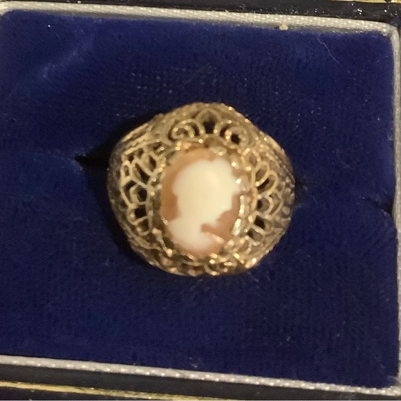 Vintage Gold Filigree Cameo Ring